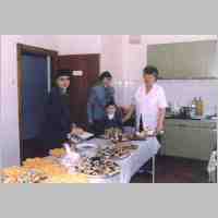 905-1291 Eroeffnung Haus Samland 2003. Die Frauen der Samlandgruppe bei den grossartigen Vorbereitungen (Foto Kenzler).jpg